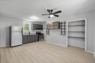 Building Photo - MOVE IN SPECIAL! SCORE HALF OFF 1ST MONTH'...