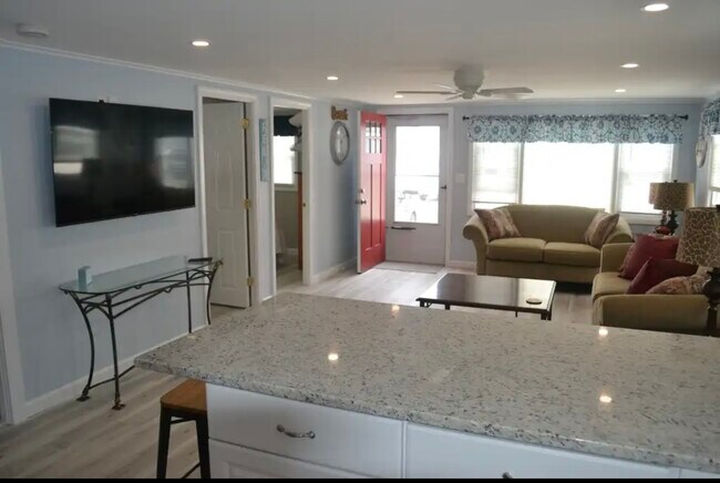 Building Photo - 136 Franklin St