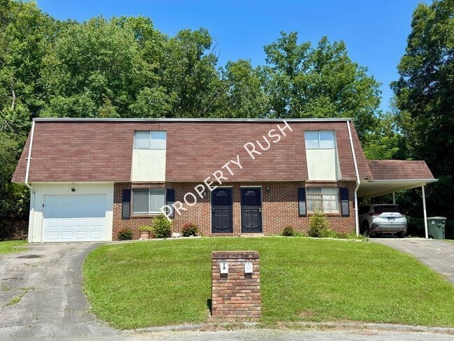 Building Photo - 2323 Green Forest Dr