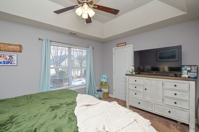 Building Photo - Charming Townhome in Great Huntersville Lo...