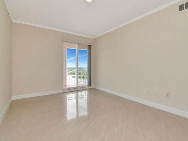 Building Photo - Waterfront Penthouse Living – Luxury 3 Bedroom / 2 Bath Condo on the Water