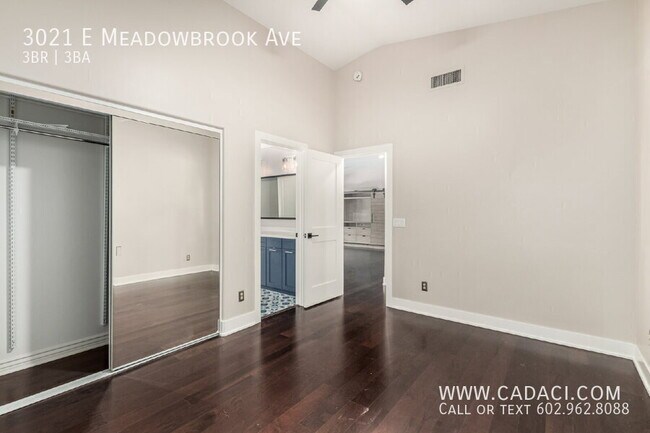 Building Photo - 3021 E Meadowbrook Ave