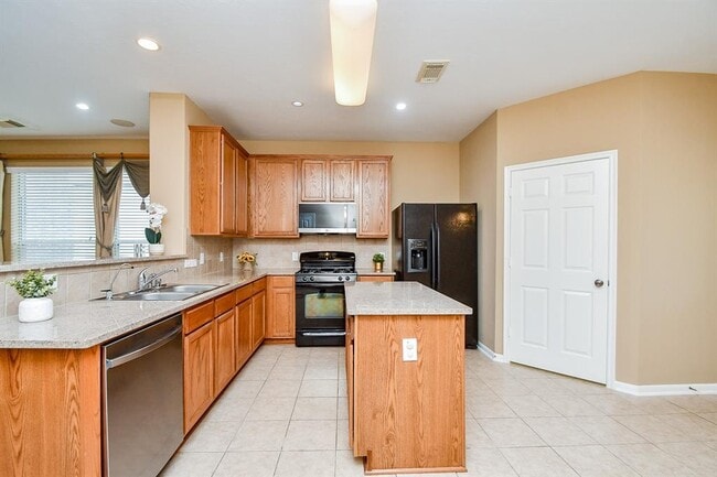 Building Photo - 20123 Jasper Oaks Dr