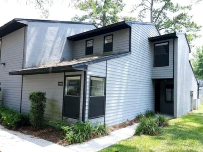 Primary Photo - 4402 SW 21st Ln