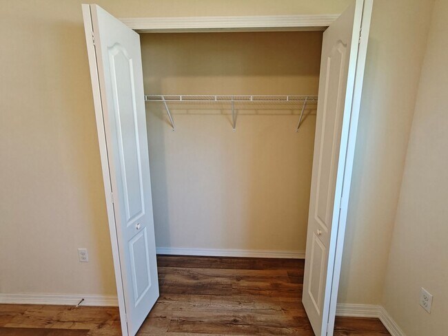 Building Photo - Charming & Modern 3-Bedroom Home with Brig...