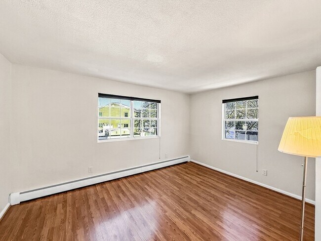 Building Photo - 6 Venice St