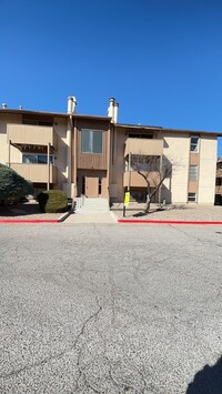 Building Photo - OPEN HOUSE WED. MAY 7TH - 460 sq ft Studio...