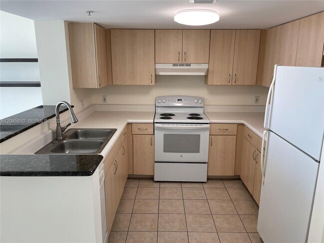 Building Photo - 3000 Coral Wy