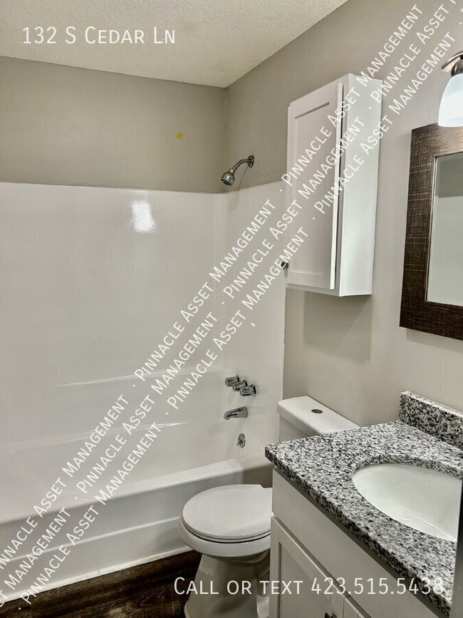 Building Photo - 132 S Cedar Ln