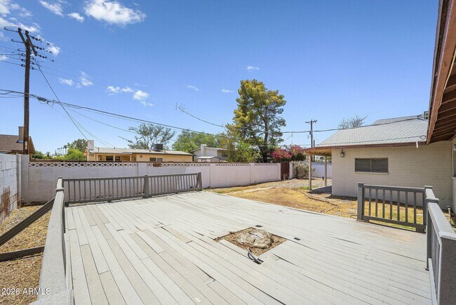 Building Photo - 1137 E Bishop Dr