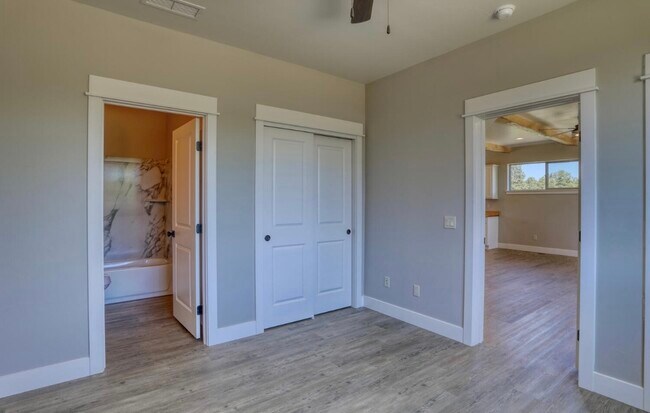 Building Photo - 27 Roosevelt Dr