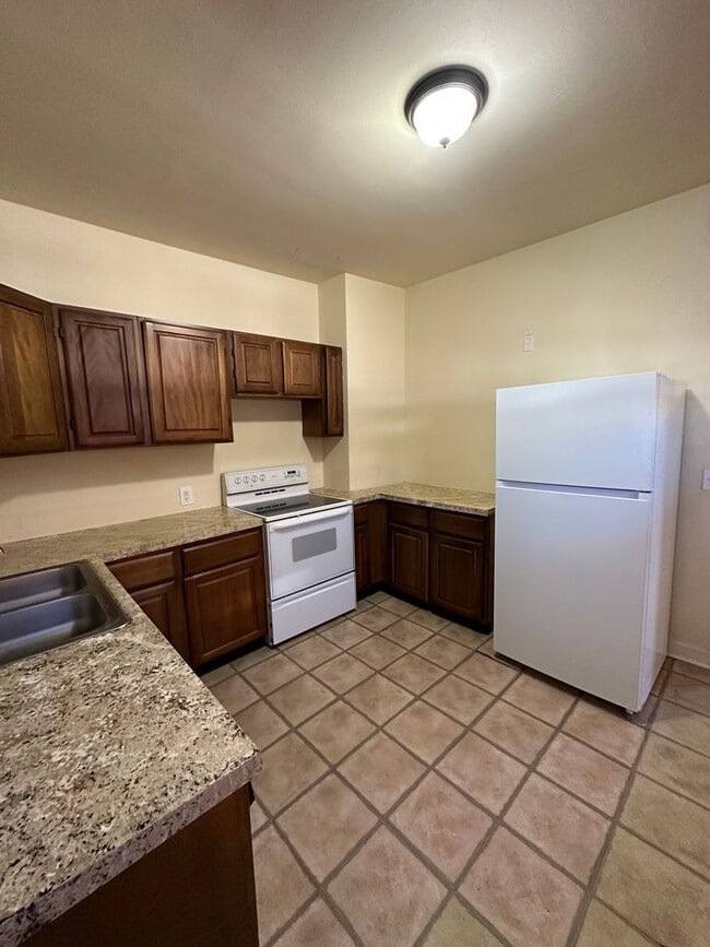 Building Photo - 1208 W 31st St