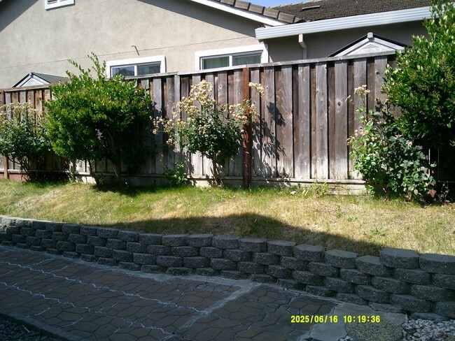 Building Photo - 5002 S Ridgefield Way