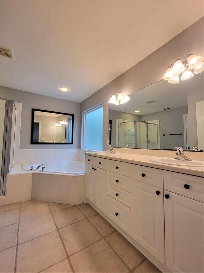 Building Photo - 3 bedroom house for rent in NE Tallahassee...