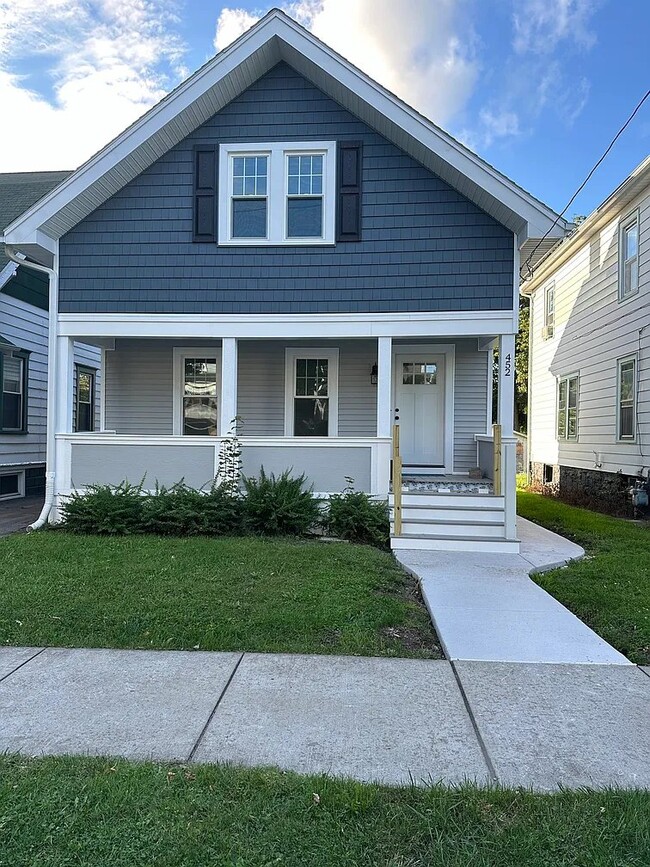 Building Photo - 452 Whittier Ave