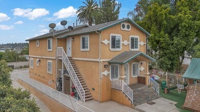 Building Photo - Upper-Level Unit Available – Spacious 4-Bedroom Home with Private Entrance