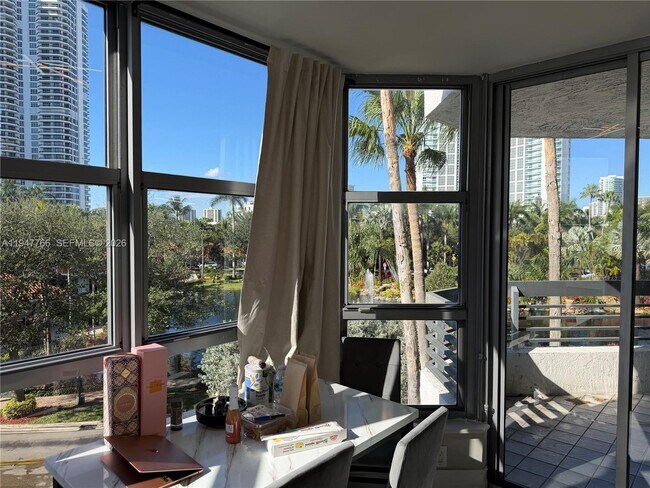 Building Photo - 19101 NE 36th Pl