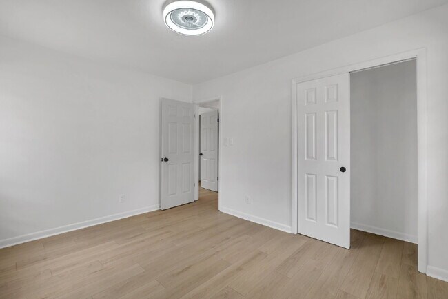 Building Photo - Freshly Remodeled 4 Bedroom 2 Bathroom Single Family Home.