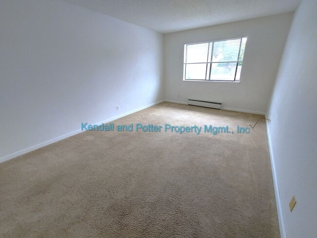 Building Photo - Large Updated 2 Bedroom Condo In Watsonville!