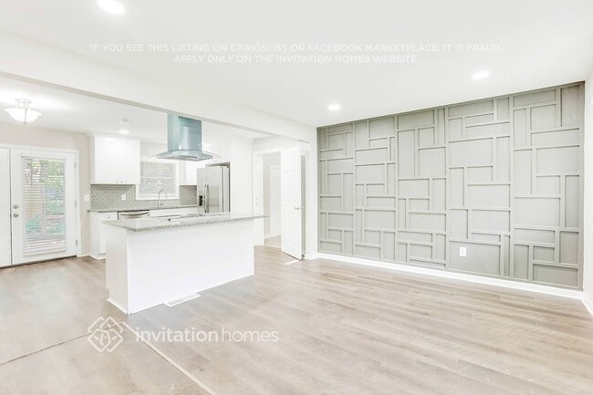 Building Photo - 3237 Tulip Dr