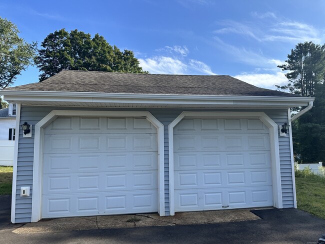 Building Photo - 484 Meriden Ave