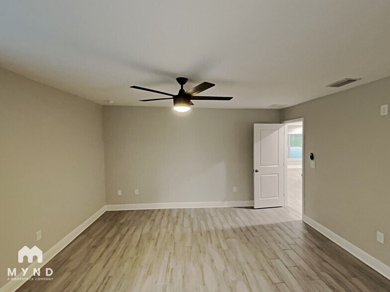 Building Photo - 12733 N Ola Ave