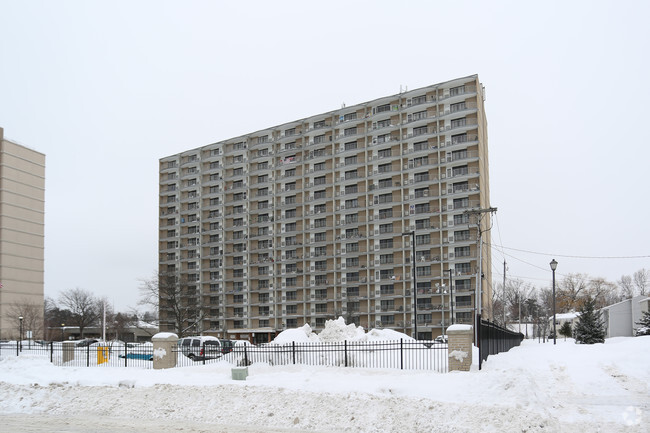 Building Photo - Hudson Ridge Tower