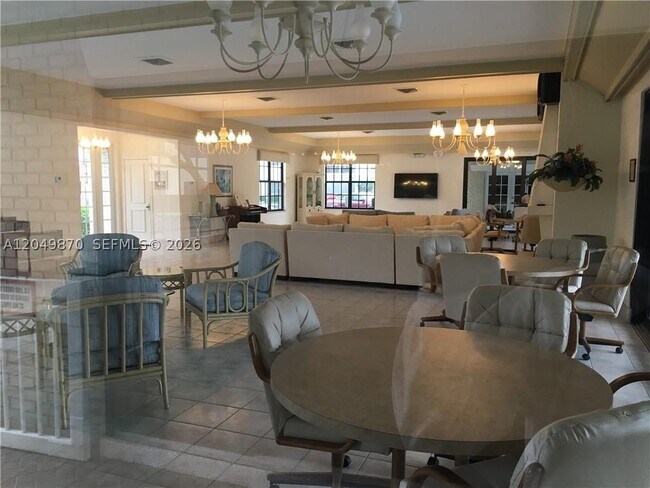Building Photo - 110 Cypress Club Dr