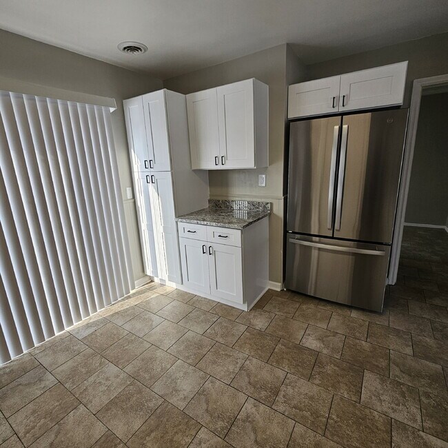 Building Photo - 3 Bedroom Ranch Completely Renovated - New Flooring, Doors and Fixtures, New Bathroom, New Kitche...