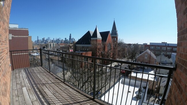 Building Photo - 1701 W Chicago Ave