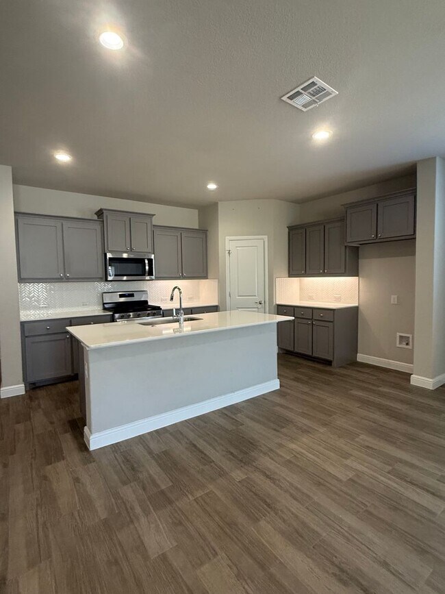 Building Photo - 1232 Kerrville Ln