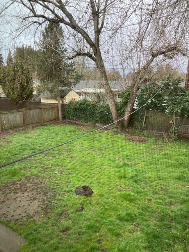 Building Photo - (OCK 5) Beautifully remodeled 2 bedroom/1.5 bath duplex