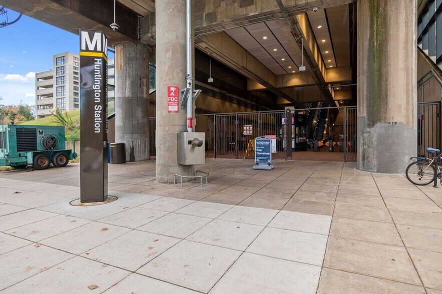 Building Photo - 2301 Farrington Ave