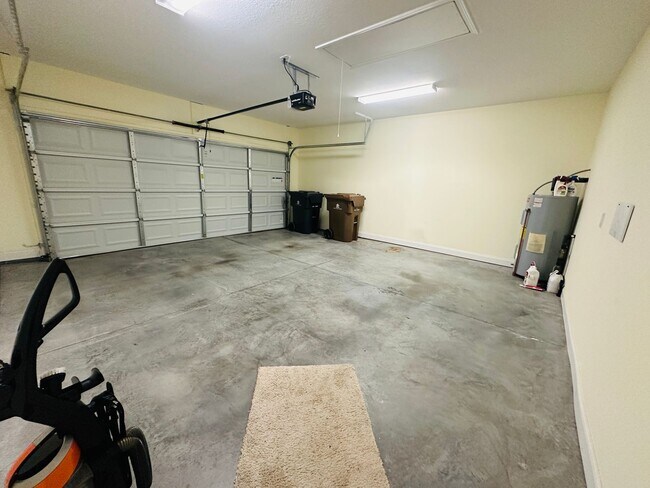 Building Photo - Sun-Drenched Corner Lot Condo – 2 Bedrooms + Office Near Middlebrook Pike