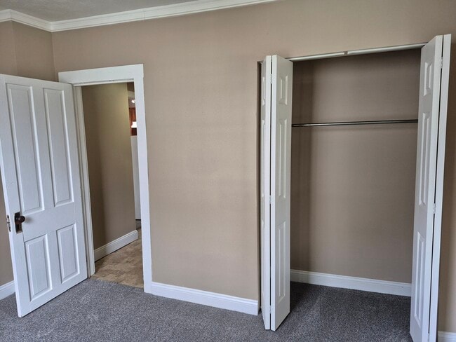 Building Photo - 136 N Mantua St