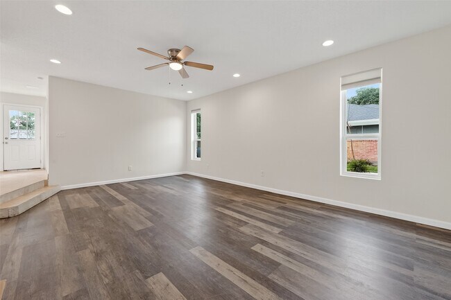 Building Photo - 16117 Singapore Ln