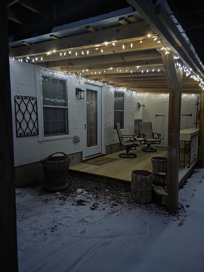 Building Photo - 529 Valley Rd