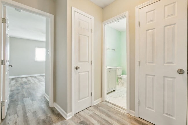 Building Photo - Section 8 Only | Renovated 2BR / 1.5BA | 1,020 Sq Ft Townhouse