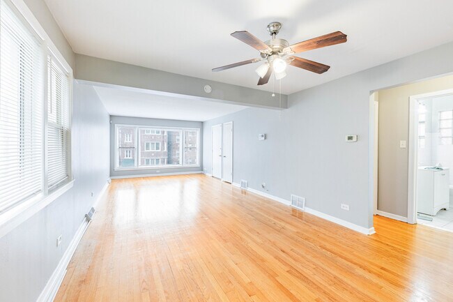 Building Photo - 7637 S Essex Ave