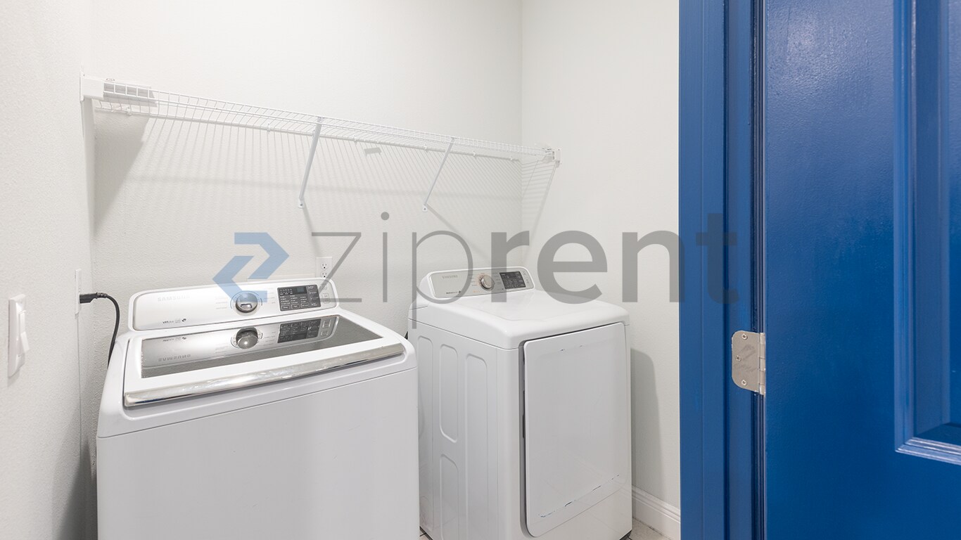 Building Photo - Unit