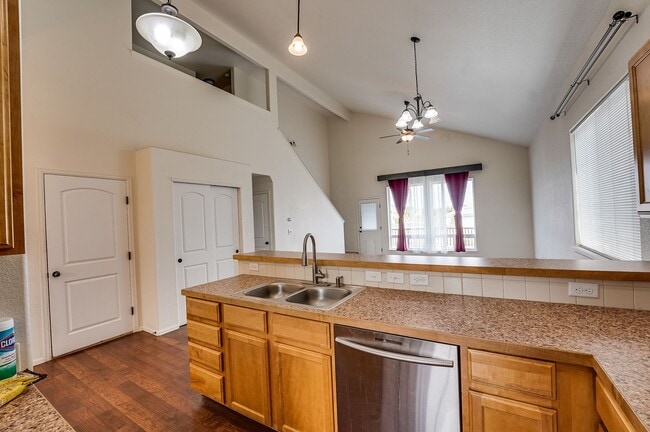 Building Photo - Beautiful 4 bed 3.5 Bath House in NE Fort Collins!