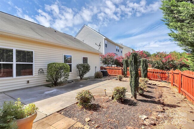 Building Photo - 7000 Dacian Ln