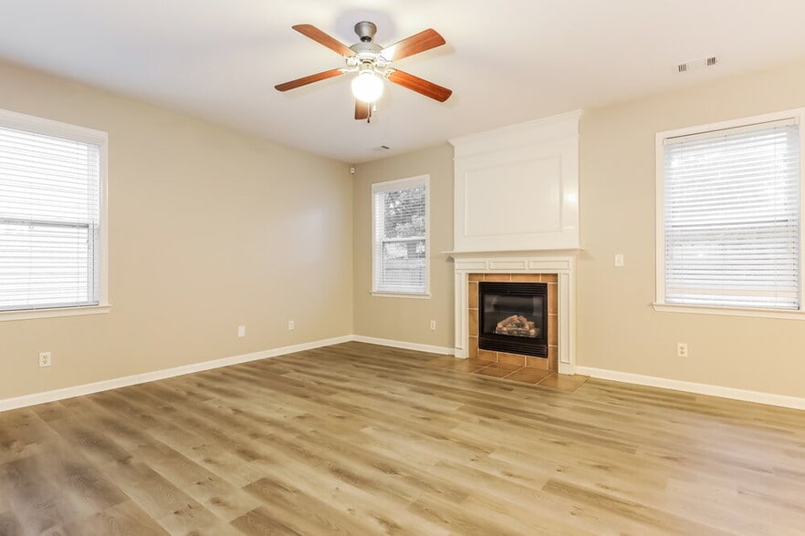 Building Photo - 85 Lakeshore Pkwy