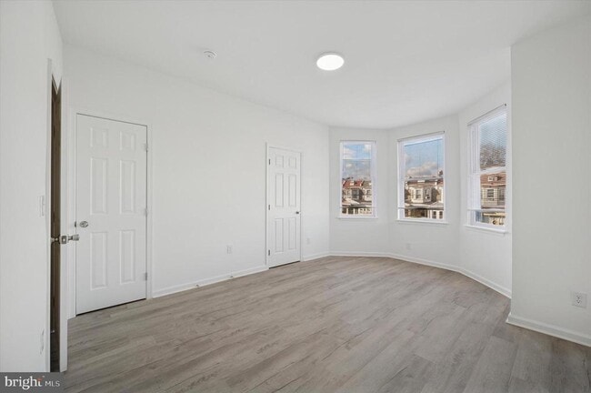 Building Photo - 705 S 60th St