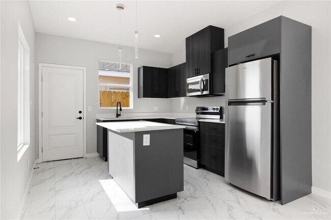 Building Photo - 919 N Woodson Ave
