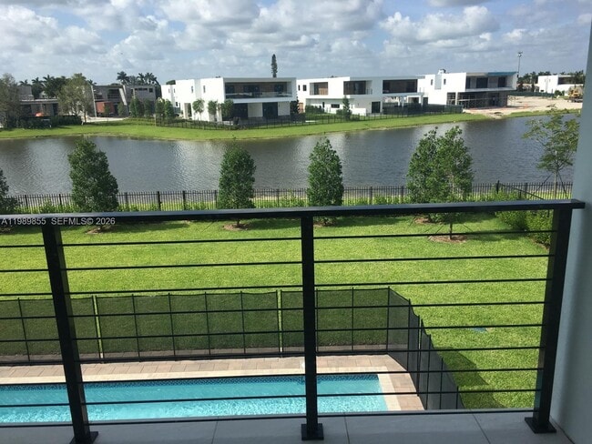 Building Photo - 16580 Sunset Way