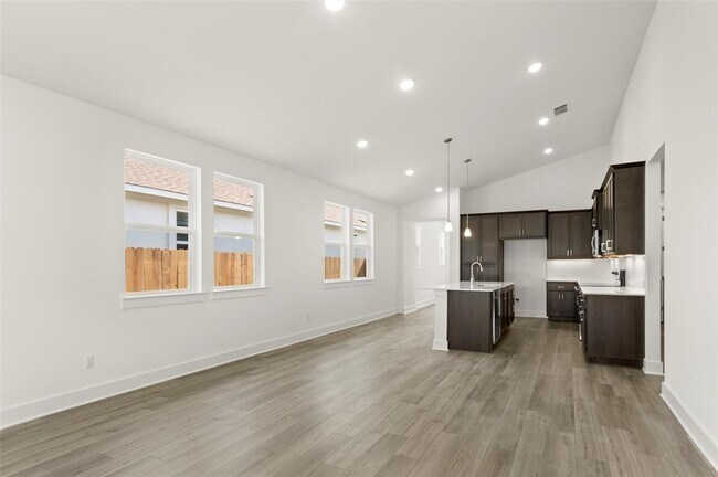 Building Photo - 1117 Yaupon Holly Dr