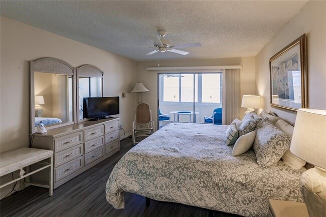 Building Photo - 1055 W Peppertree Dr