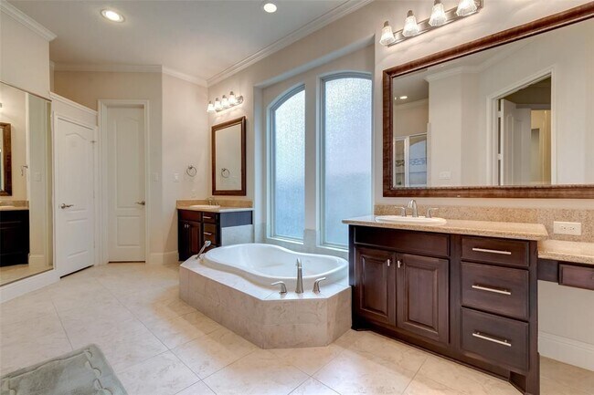 Building Photo - 10307 Latta Creek Dr