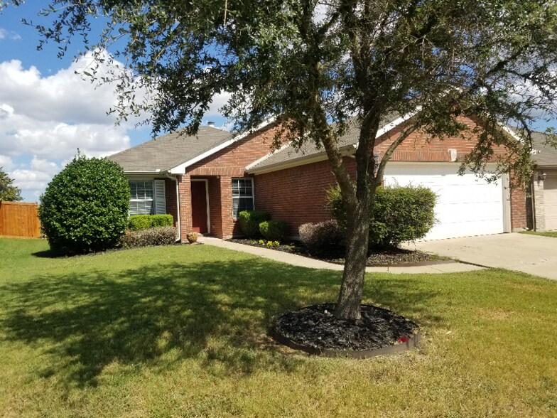 Building Photo - 515 Creekside Dr